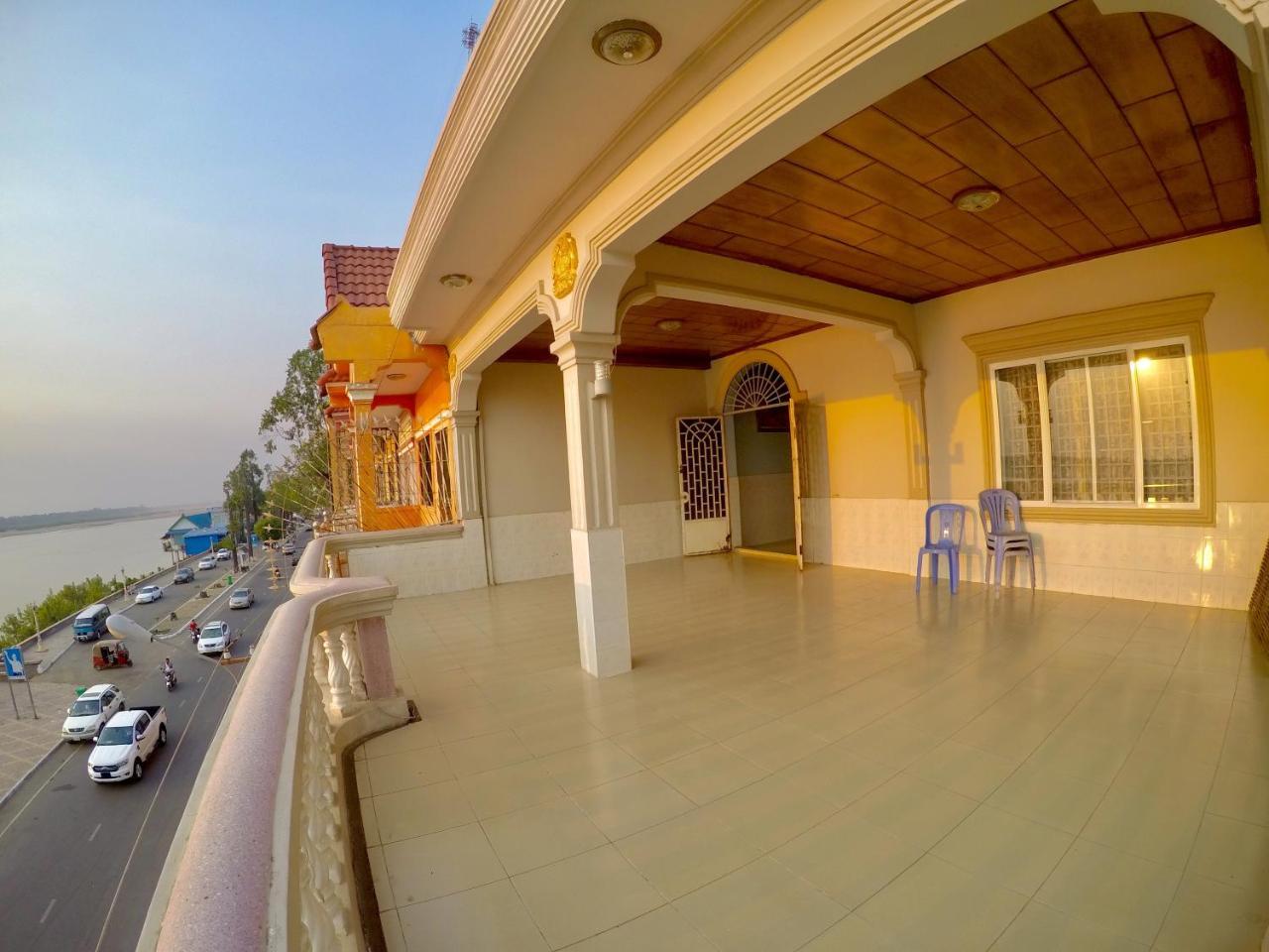 Hengheng II Guest House Kratie Ngoại thất bức ảnh