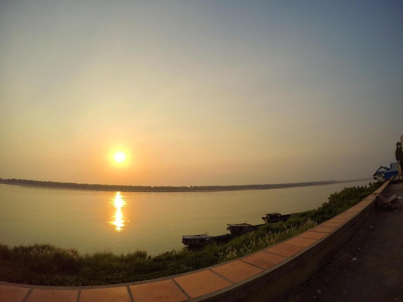 Hengheng II Guest House Kratie Ngoại thất bức ảnh